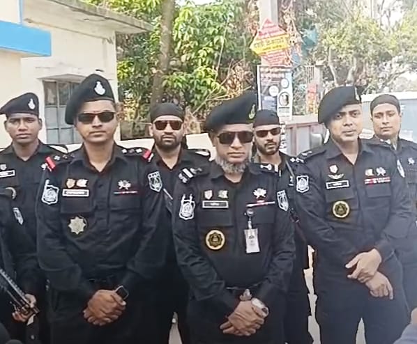 মাদারীপুরের ৩টি আসনে পৌঁছে গেছে ব্যালটসহ সব নির্বাচনি সরঞ্জাম, অর্ধেকের বেশি কেন্দ্র ঝুঁকিপূর্ণ