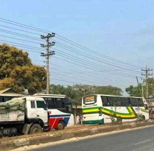 ত্রিশাল সিএনজি স্ট্যান্ডে ২০ টাকার চাঁদা বেড়ে ১০০ টাকা: সড়ক অবরোধে তীব্র যানজট