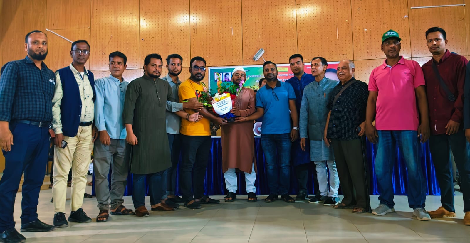 ফুলেল শুভেচ্ছায় সিক্ত নবনির্বাচিত এমপি মুজিবুর রহমান