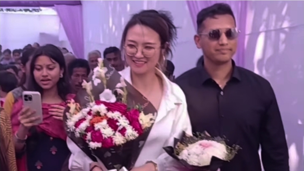 সুদূর চীন থেকে মৌলভীবাজারের পুত্রবধূ হতে এলেন ক্রিস হুই।<br>