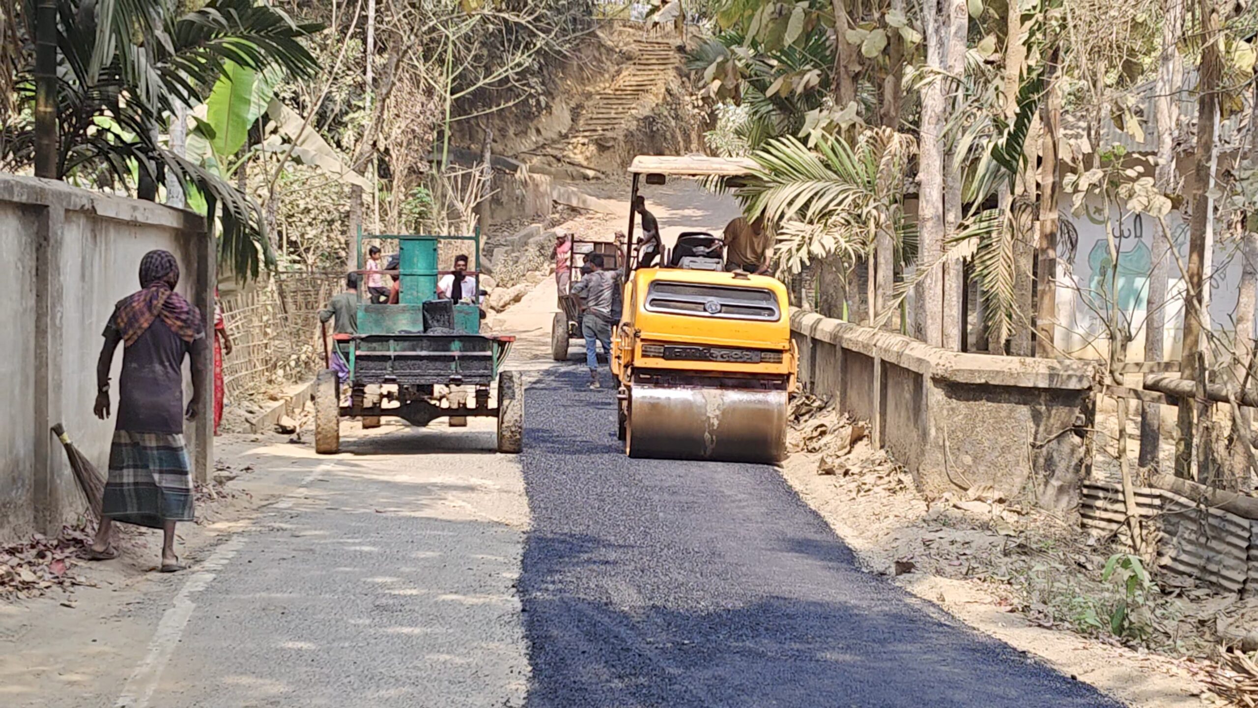 বাঘাইছড়িতে সড়ক উন্নয়ন কাজে ব্যাপক অনিয়ম: সাংবাদিকদের হুমকি দিলেন স্বেচ্ছাসেবক দল নেতা