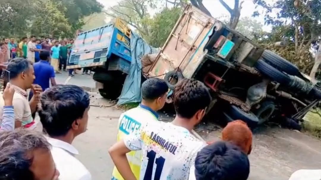 বড়াইগ্রামে ট্রাকের ধাক্কায় বৃদ্ধ নিহত, আহত ৩ — মহাসড়কে মর্মান্তিক দুর্ঘটনা